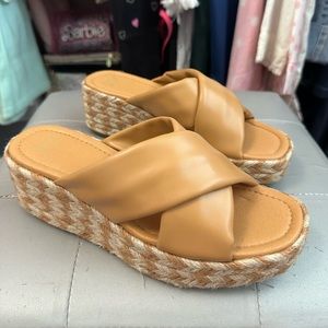 FRYE AND CO. Layton Tan Strap Woven Espadrilles Sandals Size 6